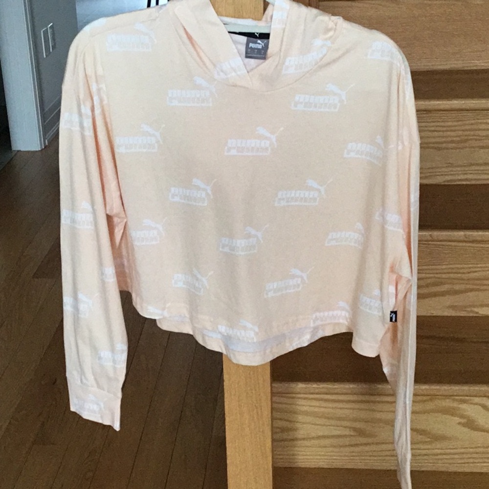 Puma Amplified all-over print, Cropped Hoodie in Blush Peach with White Logo - Picture 4 of 8